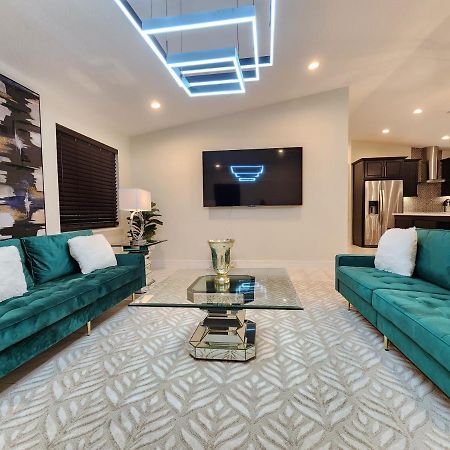 The Villa Orlando@College Park. Sleeps16 Ngoại thất bức ảnh