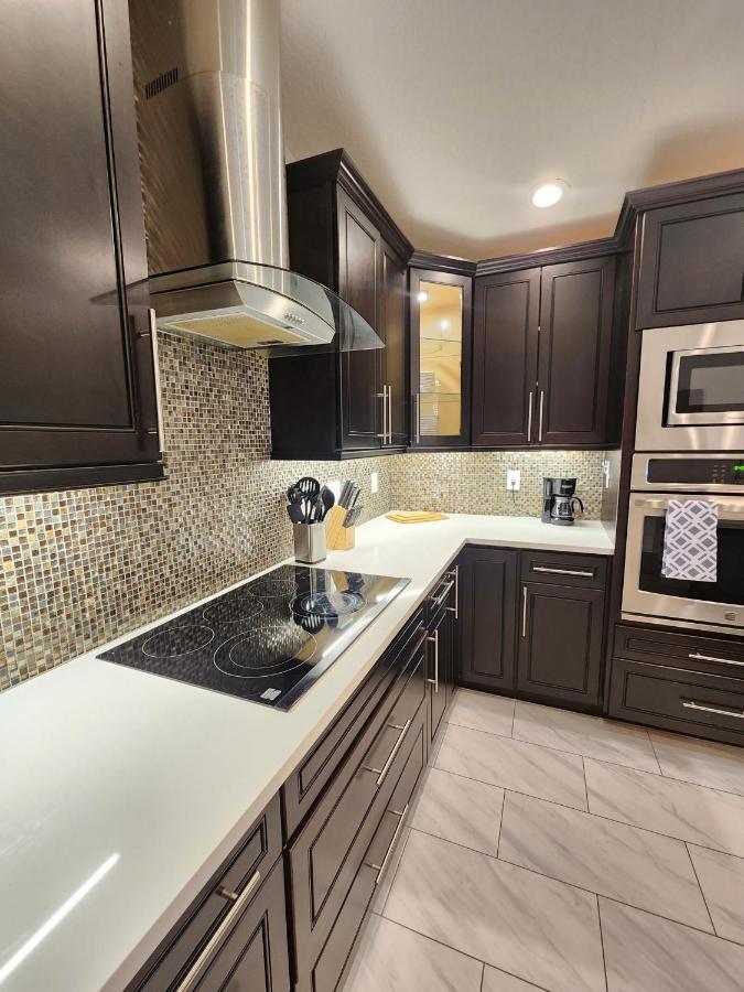 The Villa Orlando@College Park. Sleeps16 Ngoại thất bức ảnh