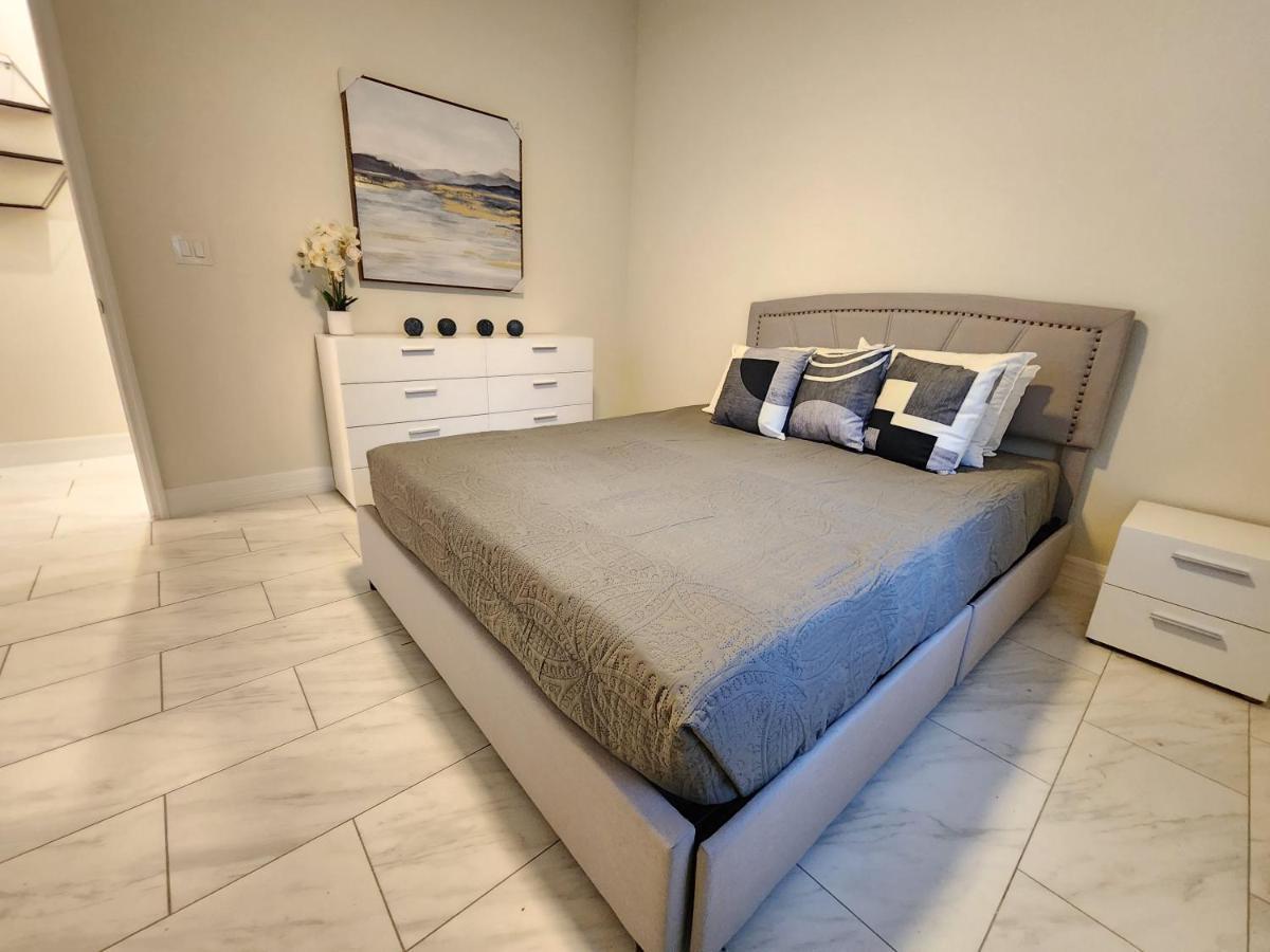 The Villa Orlando@College Park. Sleeps16 Ngoại thất bức ảnh