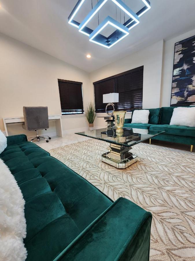 The Villa Orlando@College Park. Sleeps16 Ngoại thất bức ảnh