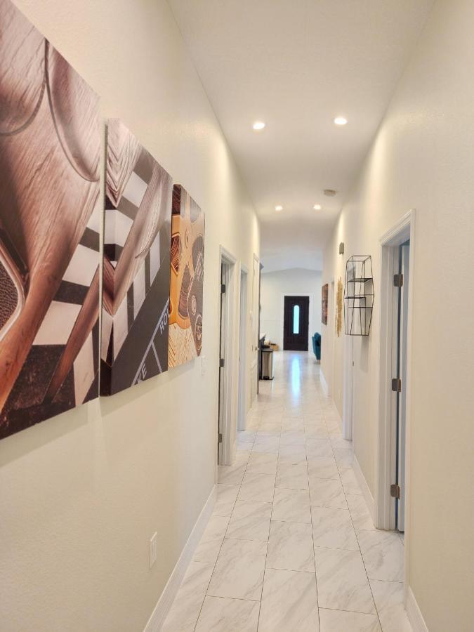 The Villa Orlando@College Park. Sleeps16 Ngoại thất bức ảnh