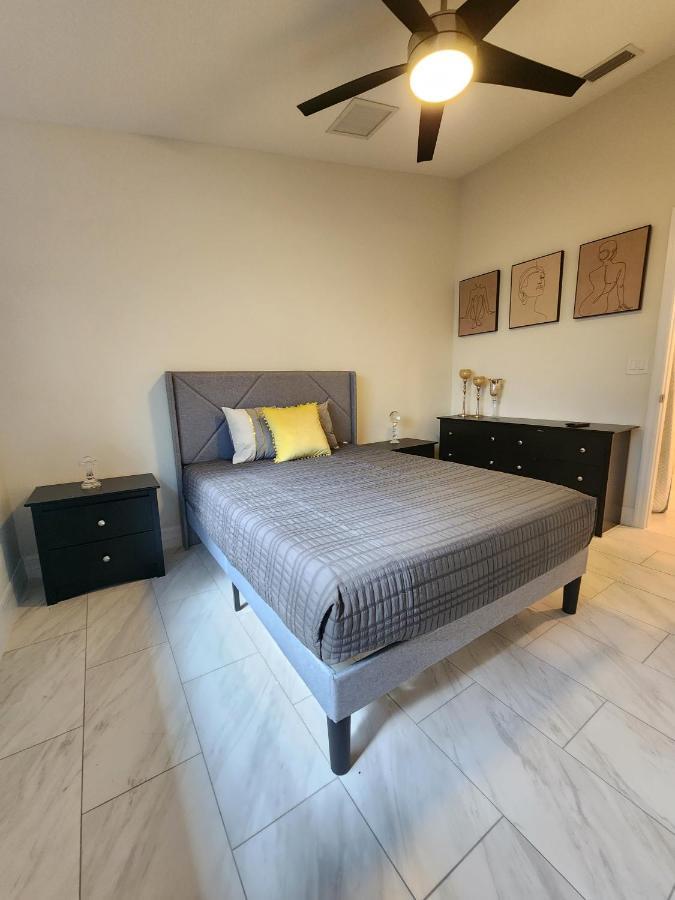 The Villa Orlando@College Park. Sleeps16 Ngoại thất bức ảnh